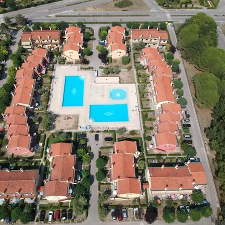 Renovated With Pool In Bibione