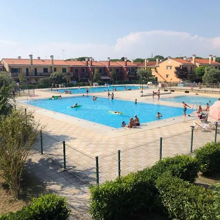 Renovated With Pool In Apartment Bibione
